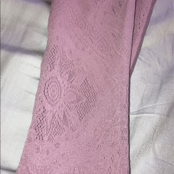 Lululemon Zen Expression Crop 21”. Colour: Vintage Mauve. Size 6 US - Picture 6 of 6